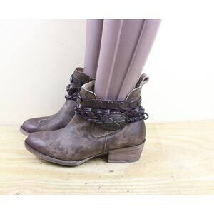 New Circle G by Corral Boots 7 Brown Leather Distressed Harness Studs Western